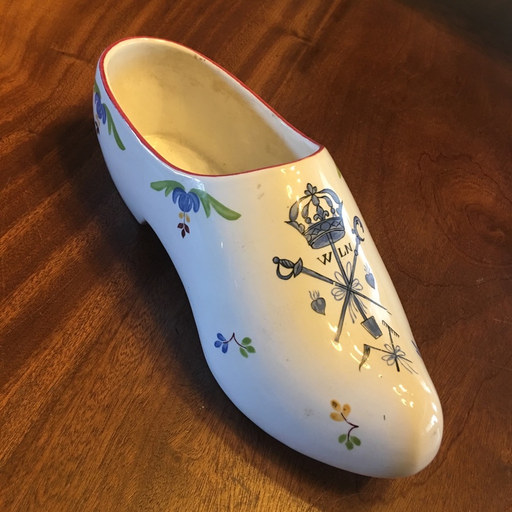 Vintage Saint Amand Wall Pocket Clog